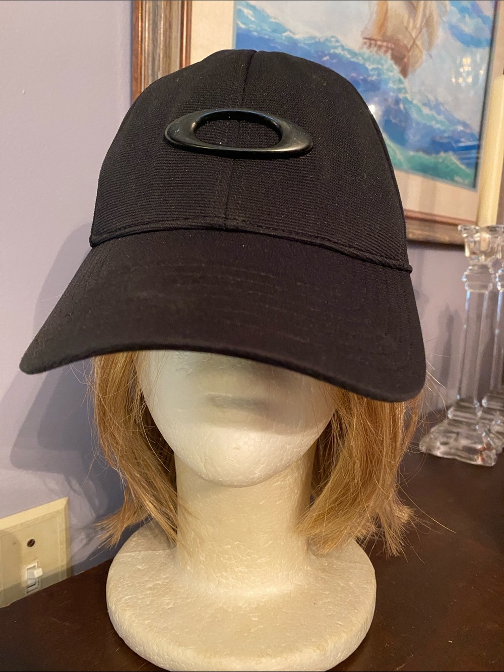 V ! Oakley black hat in good condition